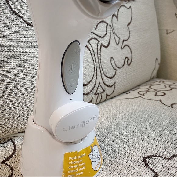 Clarisonic aria facial cleaning brush + brush head - Picture 6 of 8